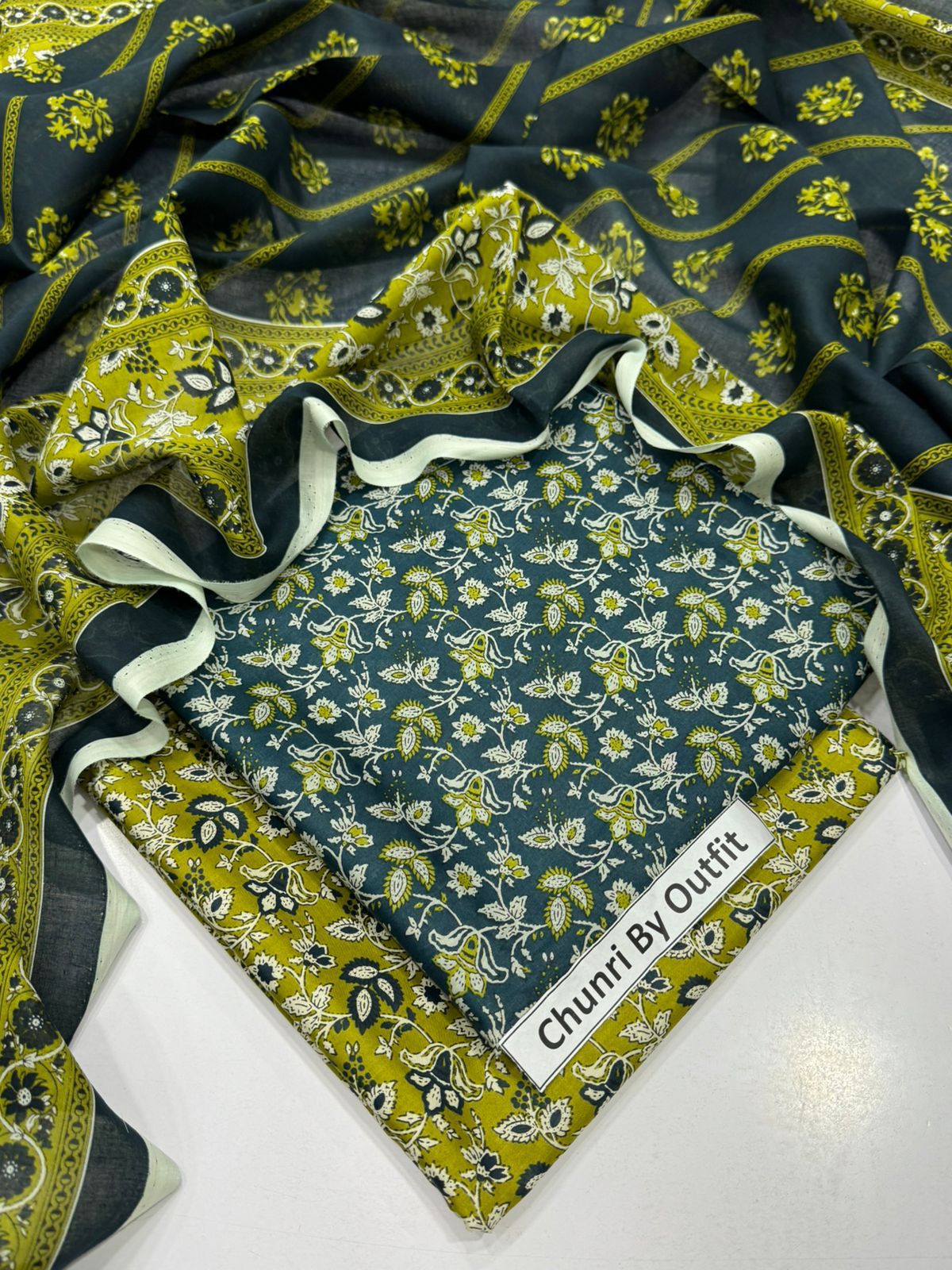Chunri By Outfit 3pc