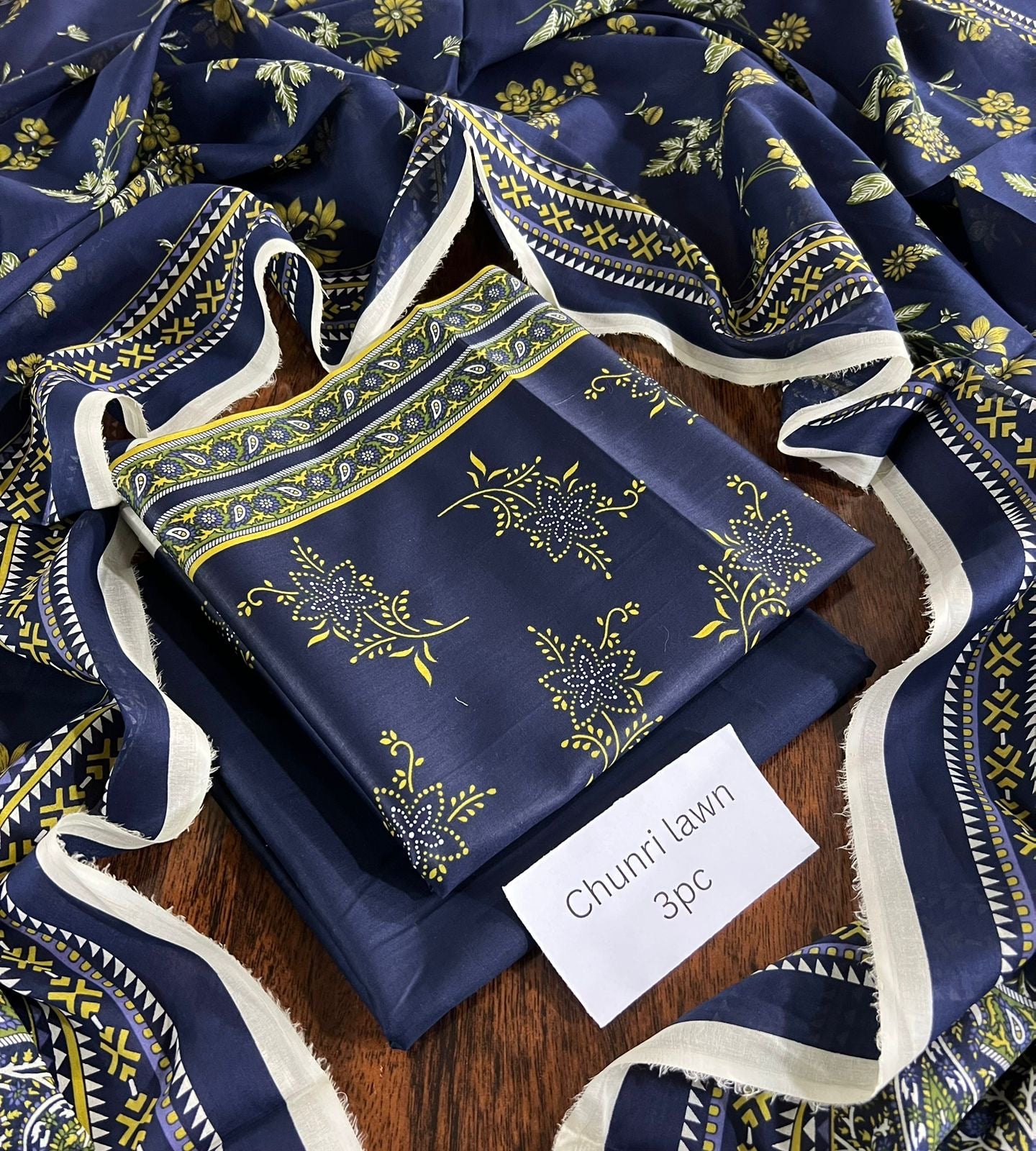 Almirah & chunri lawn