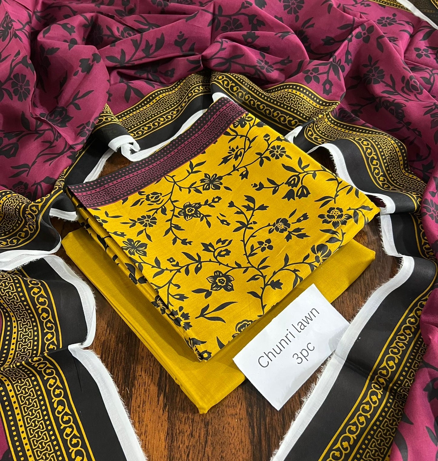 Almirah & chunri lawn