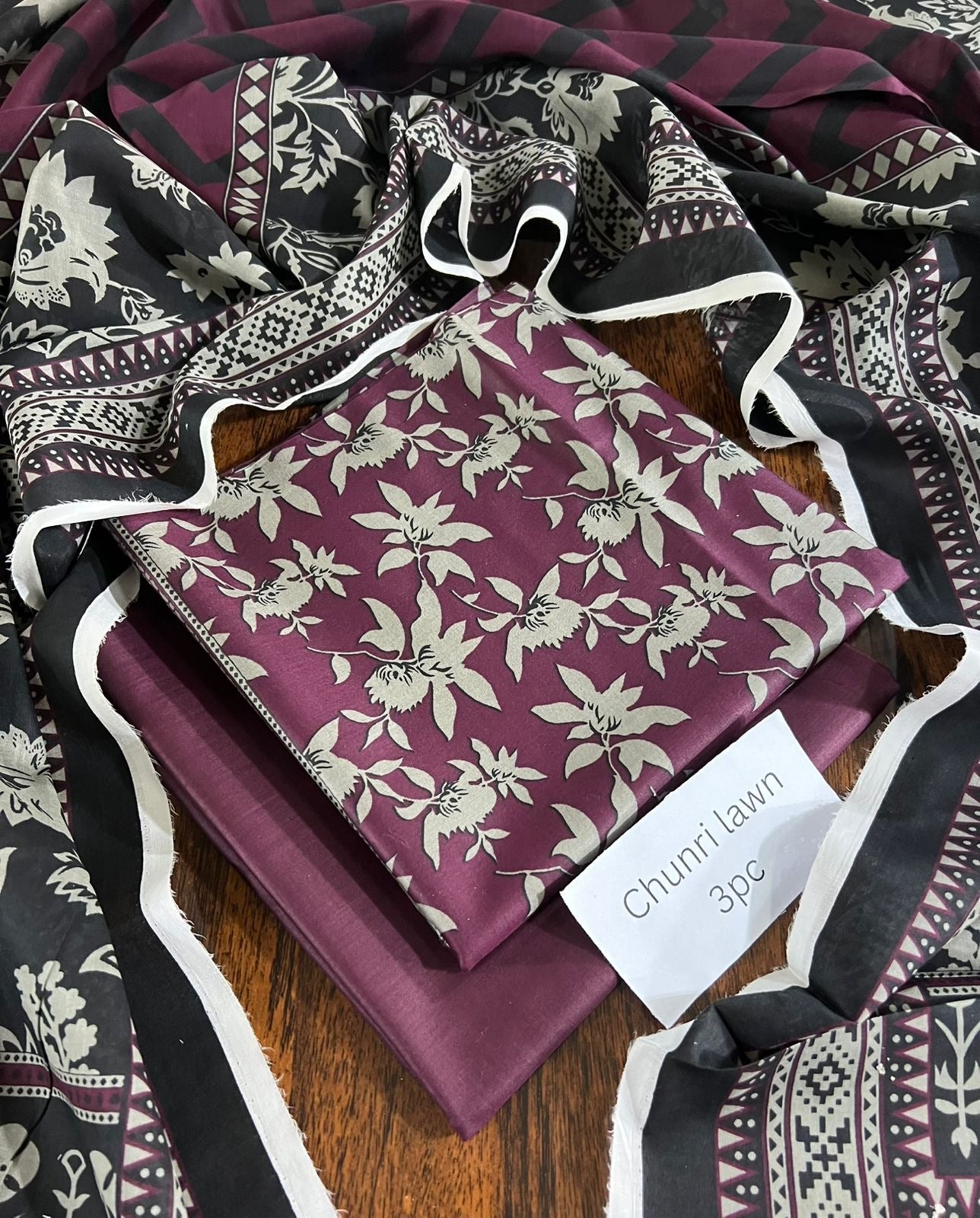 Almirah & chunri lawn